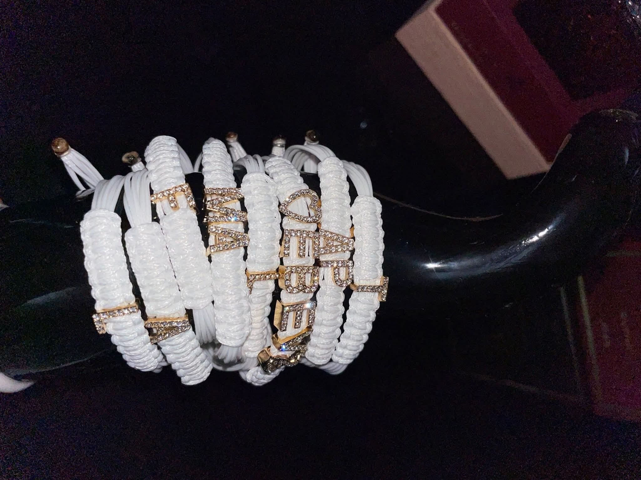 ✨ Bracciale Personalizzabile con Lettera e Charm – Maison C