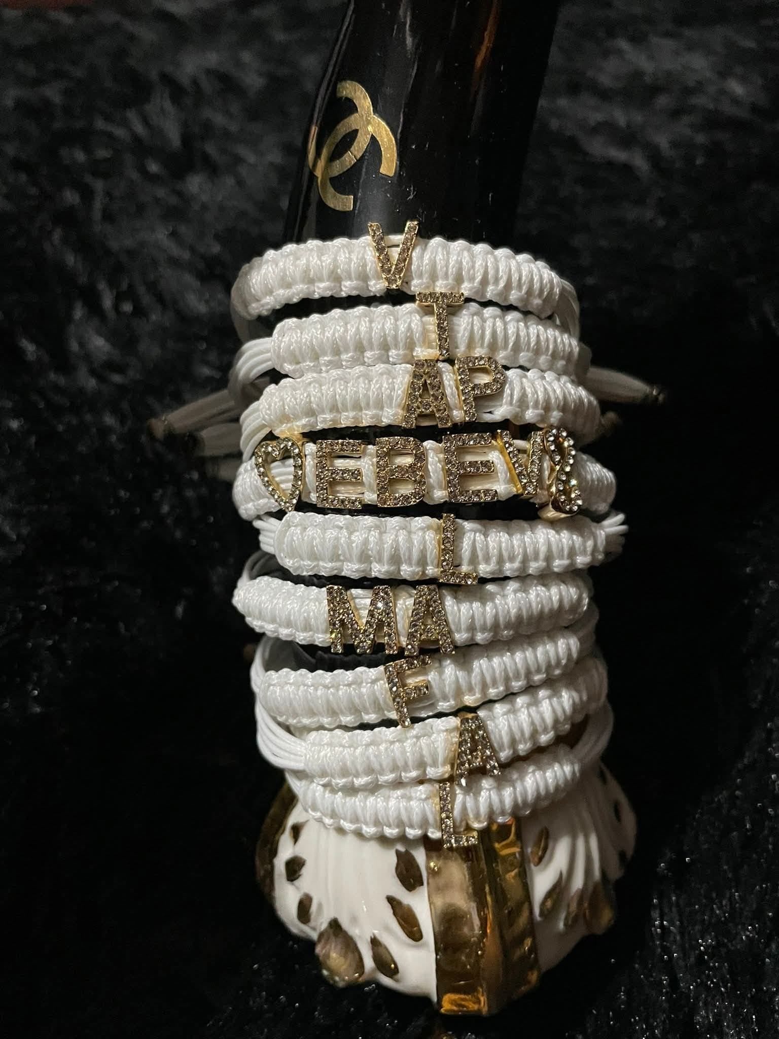 ✨ Bracciale Personalizzabile con Lettera e Charm – Maison C