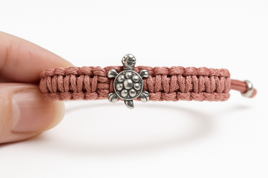 ✨ Bracciale Personalizzabile con Lettera e Charm – Maison C